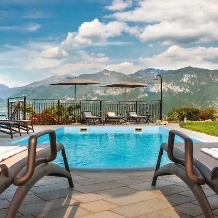 Sleeps 8 Pool Air Con Wifi