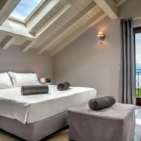 Sleeps 8 Pool Air Con Wifi
