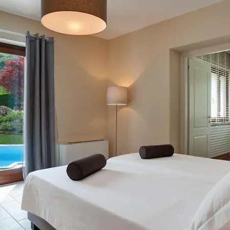 Villa Sleeps 8 Pool Air Con Wifi *